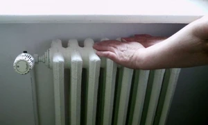 Peste 600 de familii au rămas fără apă caldă şi căldură din cauza datoriilor  