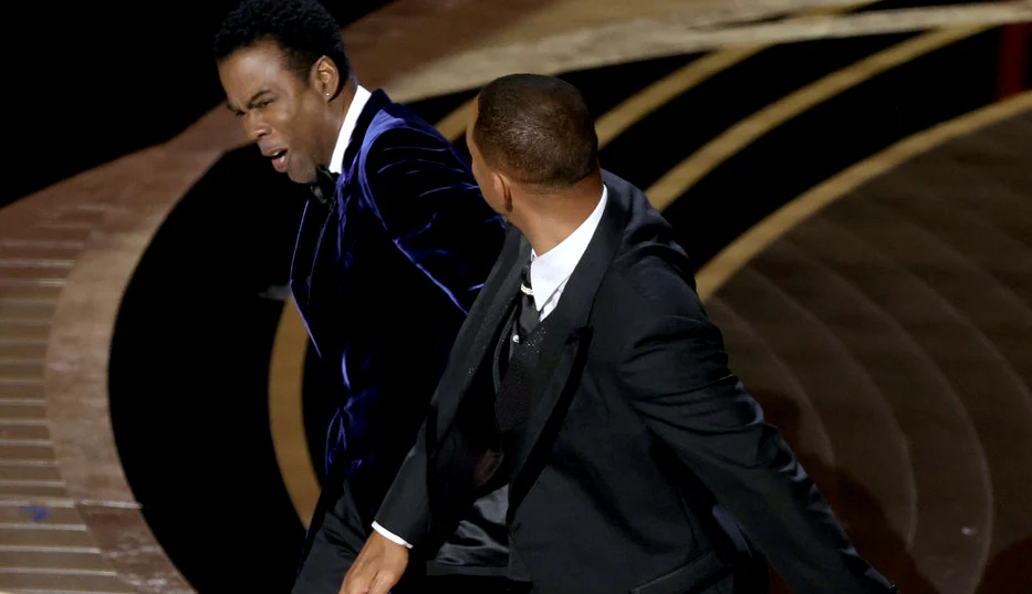 Palma dată de Will Smith lui Chris Rock, la Premiile Oscar foto: AFP