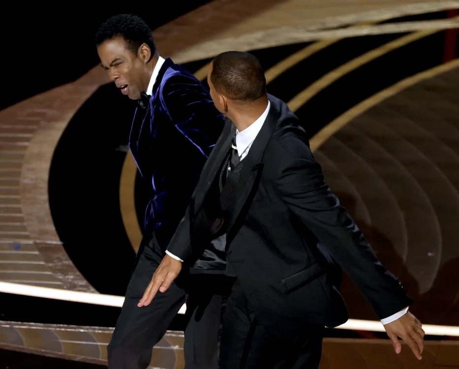 Momentul în care Will Smith l-a pocnit pe Chris Rock, după o glumă care a vizat-o pe Jada Smith