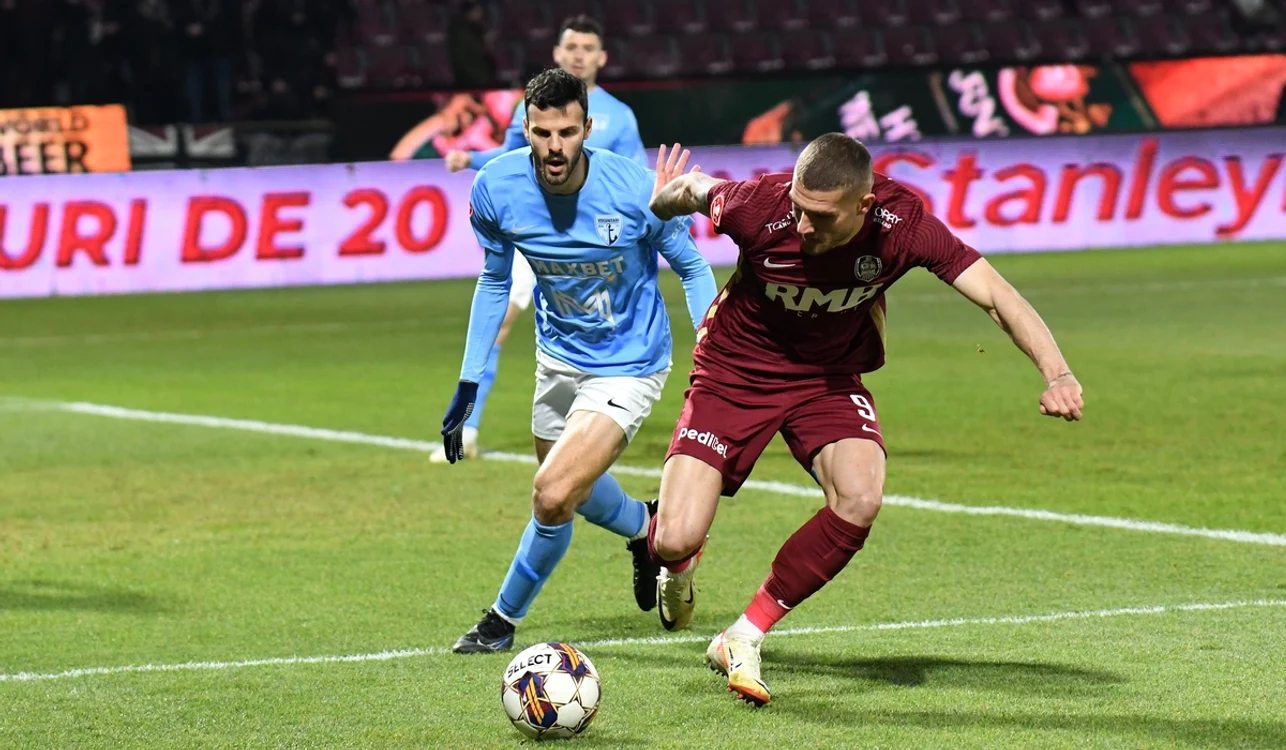 Daniel Bîrligea (dreapta) a deschis scorul pentru CFR Cluj (FOTO: Sportpictures)