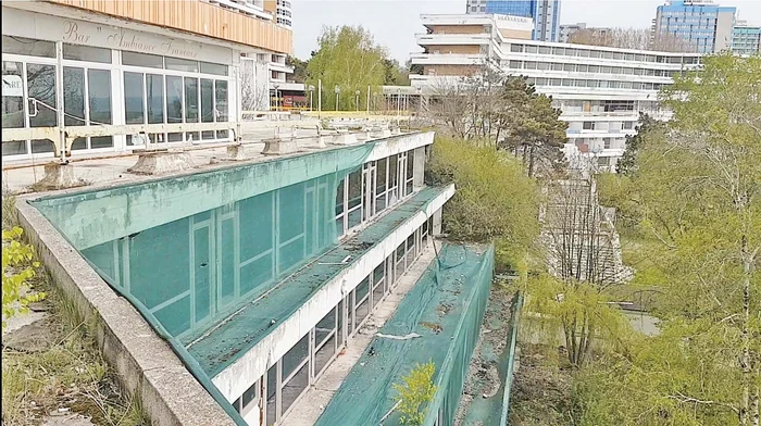 Complexul Amfiteatru- Panoramic-Belvedere e în ruină şi miroase a mucegai