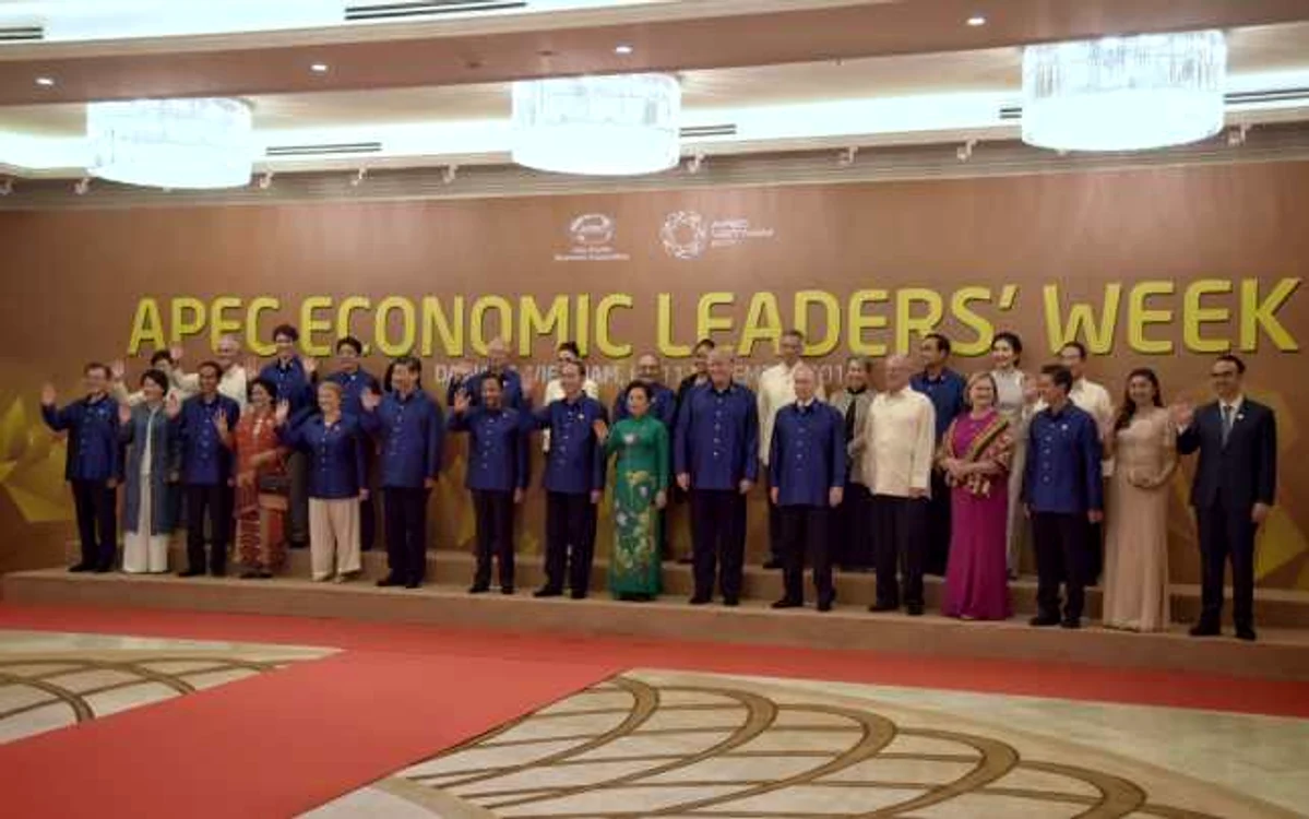 Fotografia de grup a liderilor prezenţi la APEC 2017 FOTO EPA