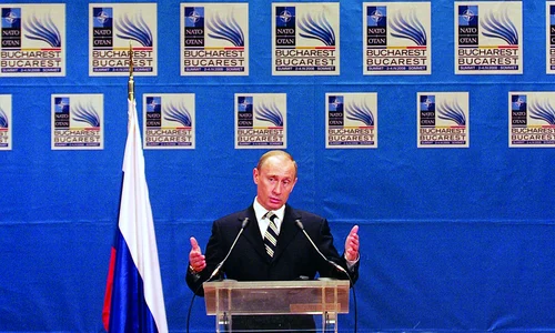 Președintele Federației Ruse, Vladimir Putin, la o conferință de presă susținută în timpul Summit-ului NATO de la București, 4 aprilie 2008 (foto: Getty Images)