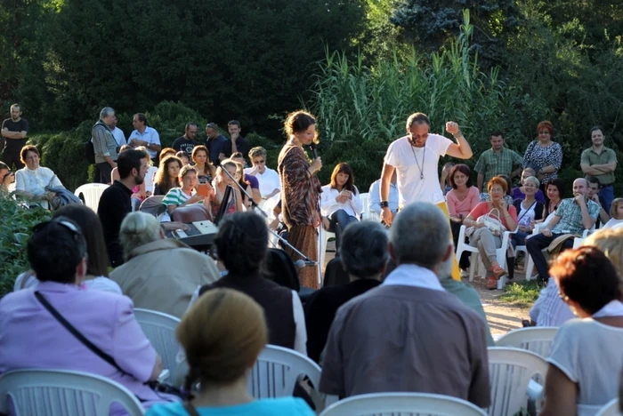 Parcul a devenit un loc de întâlnire al iubitorilor de frumos. FOTO: Daniel Guţă. ADEVĂRUL.