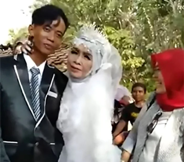 La nuntă, bunica mireasă a arătat cât de mult îl iubeşte pe tânărul soţ