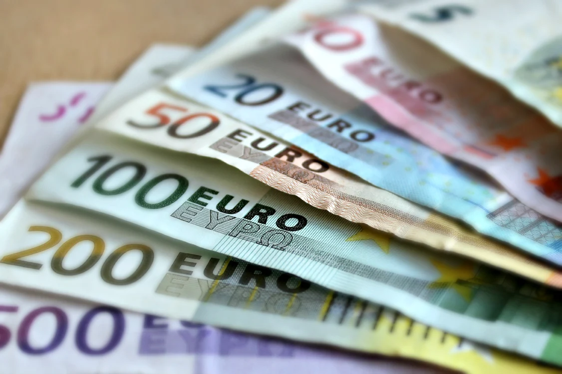 Cursul valutar se anunță la ora 13 foto: Pixabay