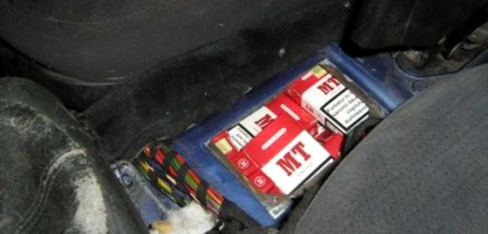 Ţigările ascunse sub schimbătorul de viteze