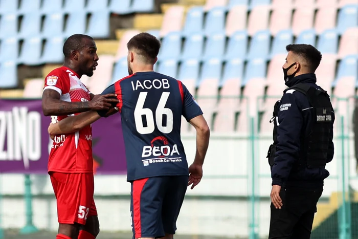 
    Romario Pires susține că a fost făcut „maimuțoi” de Andrei PițianFoto: sportpictures.eu  