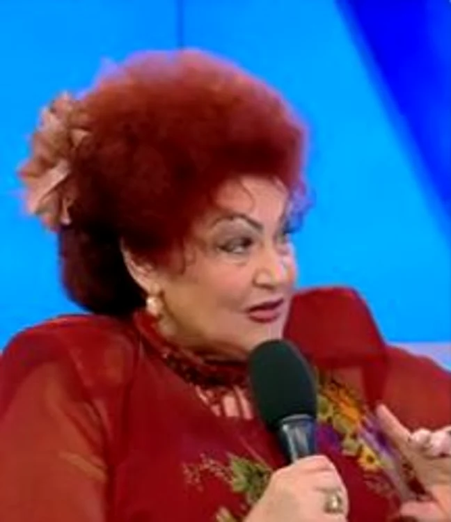 Elena Merișoreanu a recunoscut că nu prea respectă programul impus de medici, acesta fiind și motivul pentru care încă are probleme cu vocea