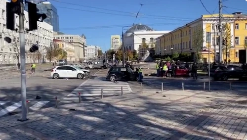 O rachetă rusească a lovit într-o intersecție din centrul Kiev FOTO Captură Twitter