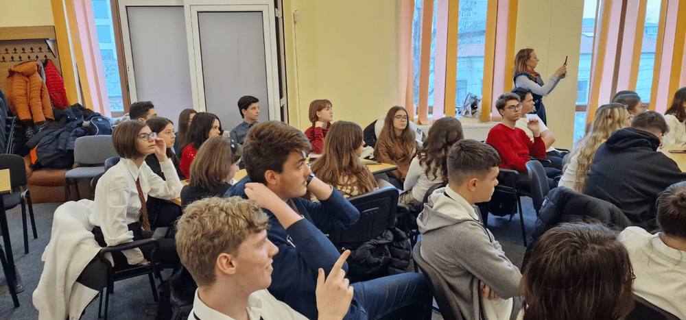 Mii de elevi vor învăța să dezvolte obiceiuri alimentare sănătoase în cadrul unui program derulat în Iași, Cluj, Mureș și București