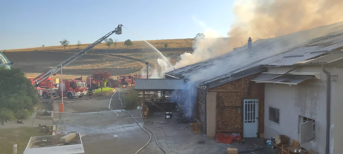Incendiu la restaurantul Biniște și cai, de lângă intrarea în Salina Turda  Sursa ISU Cluj5 jpeg