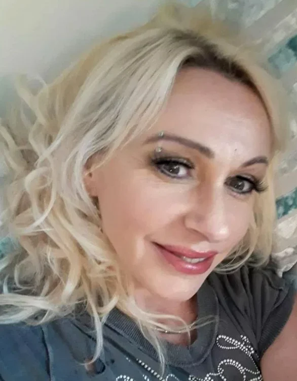 
    Samantha are 45 de ani și își găsește bărbați bogați pe un site de matrimonialeFoto: thesun.co.uk  