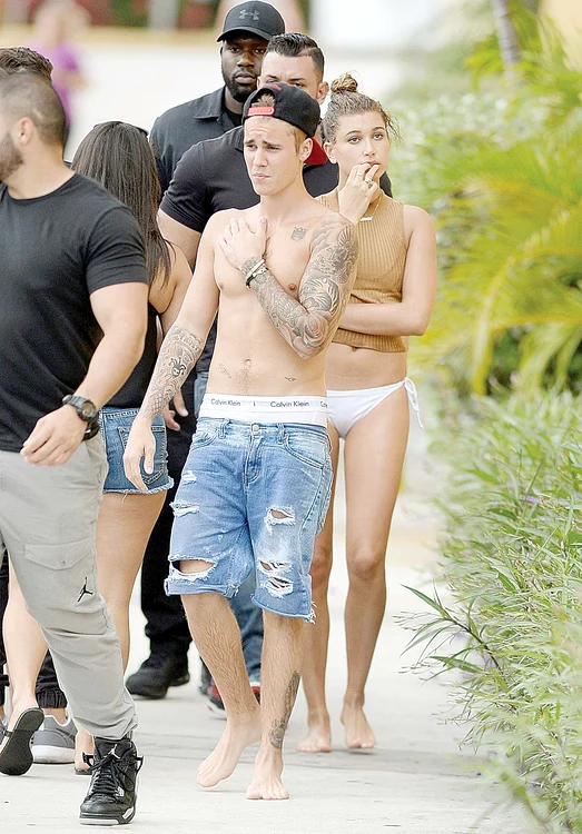 Bieber nu are nici  acum o iubită stabilă