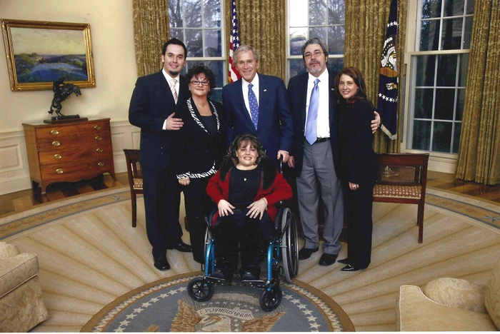 Becky Oprean şi George W. Bush, preşedinte în funcţie al SUA în ianuarie 2009 FOTO Arhivă Personală Becky Oprean