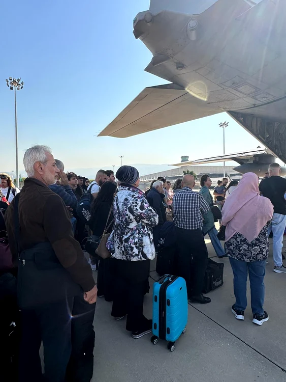 Cele 59 de persone vor primi asistență și în România. FOTO MAE