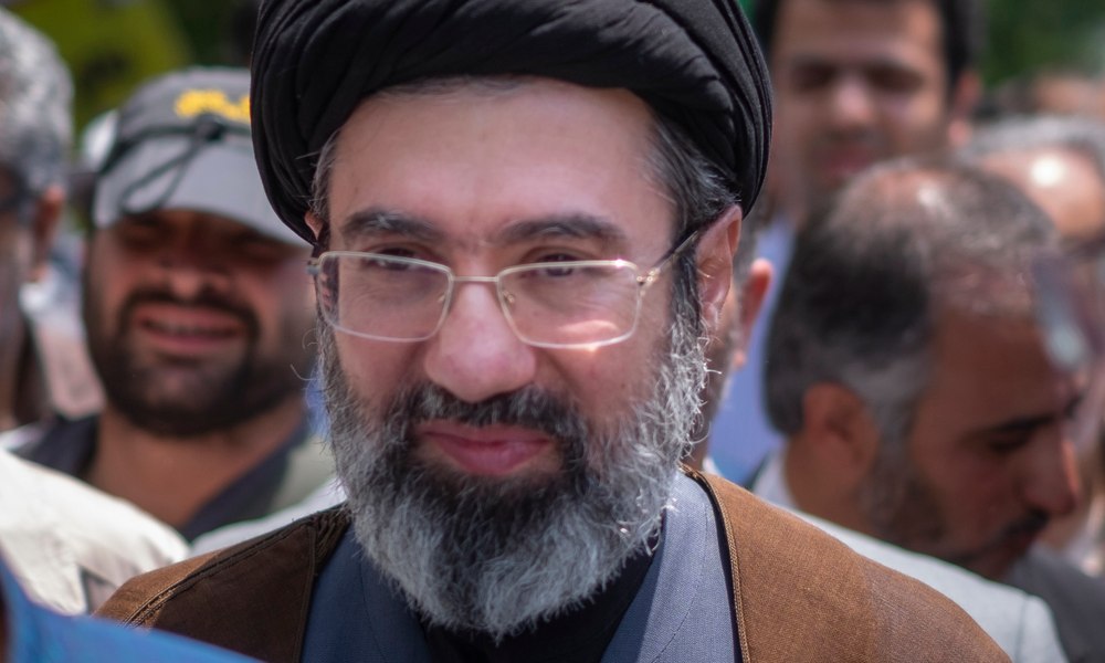 „Numele lui Khamenei va continua”: un înalt oficial iranian sugerează că fiul ayatollahului decedat a fost ales la succesiunea acestuia