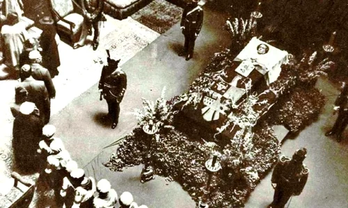 Ultimul drum al marii regine  Imagini de la funeraliile Reginei Maria jpeg