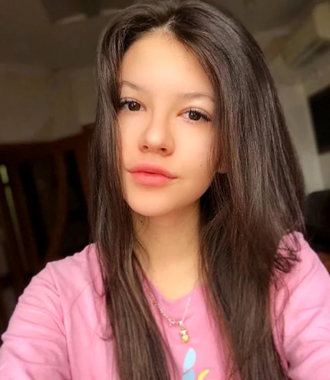 Cleopatra vrea să „șteargă” imaginea de fetiță inocentă care poartă bluzițe roz, cu care ne-a obișnuit