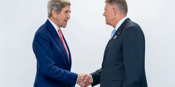 John Kerry si Klaus Iohannis FOTO Presidency jpg