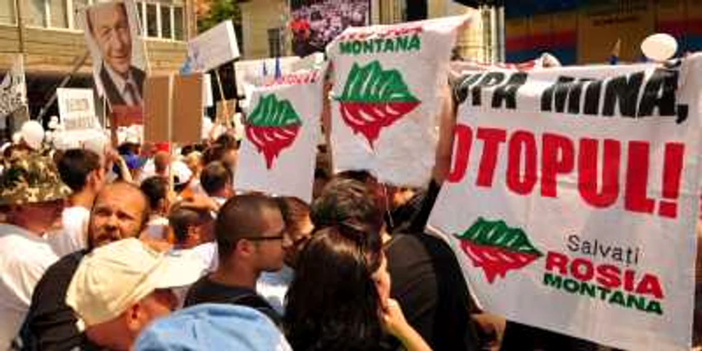 Protest la Cluj împotriva iubitorului de cianură – Traian Băsescu (foto Sebastian Florian)