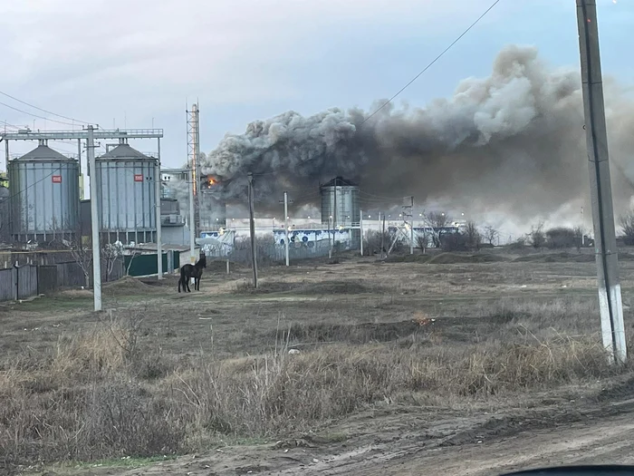 Încă un incendiu a fost înregistrat pe teritoriul Portului Giurgiulești. FOTO: Dse.md