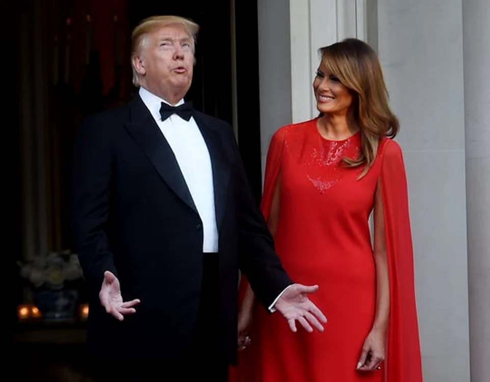 Melania a purtat la dineul de la ambasada Statelor Unite ale Americii o rochie Givenchy de 7.000 de dolari 