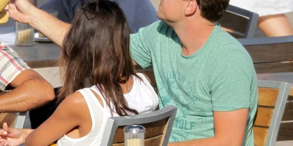 Mădălina Ghenea a fost surprinsă la o cafea cu Leonardo DiCaprio