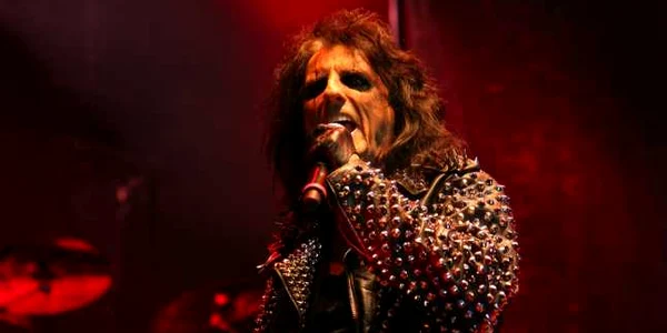 Alice Cooper a fost prădat de hoţi 