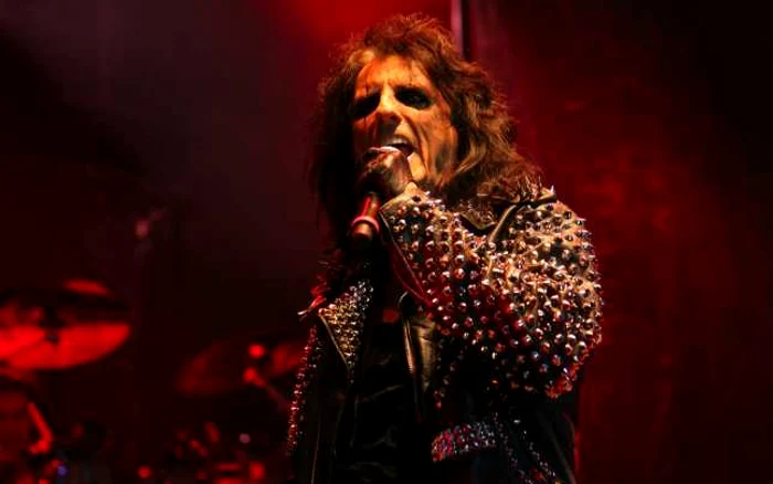 Alice Cooper a fost prădat de hoţi