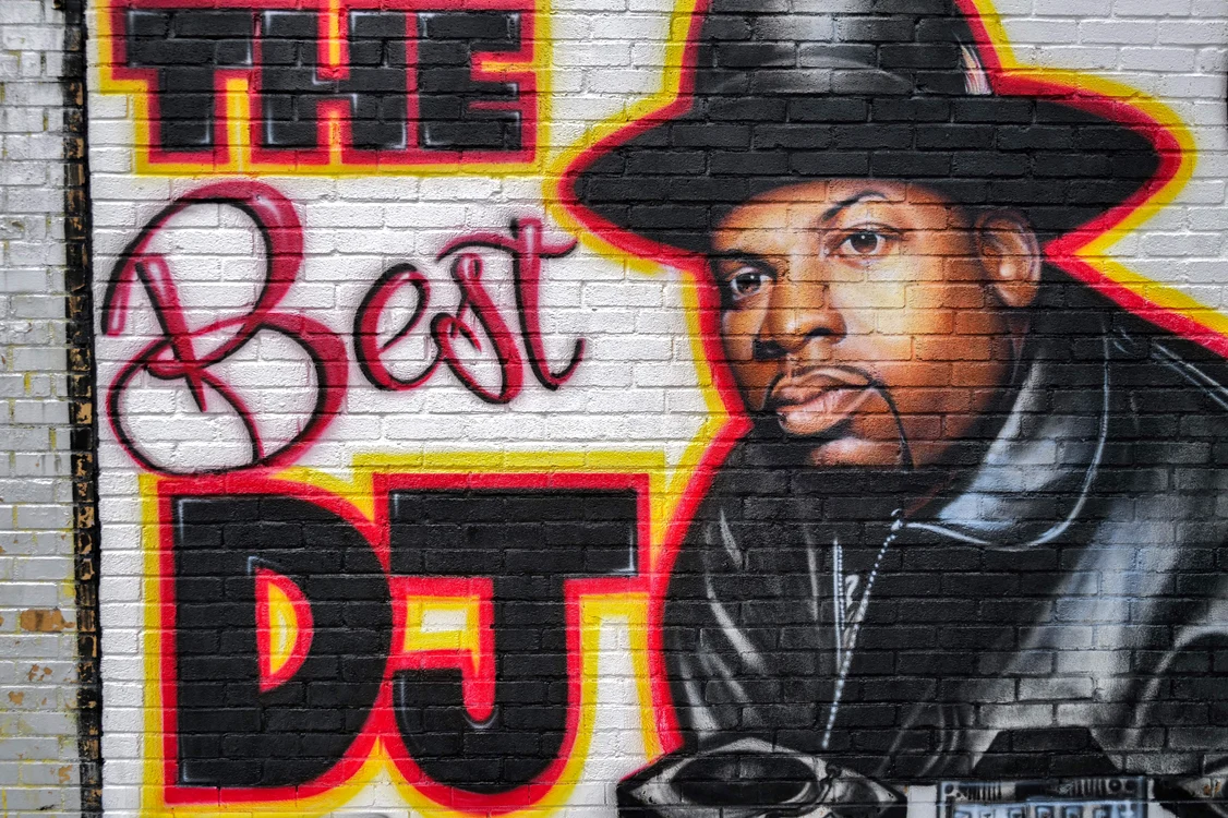 Pictură murală în New York înfățișându-l pe Jam Master Jay Foto Profimedia