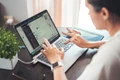 tastand la laptop, foto pixabay
