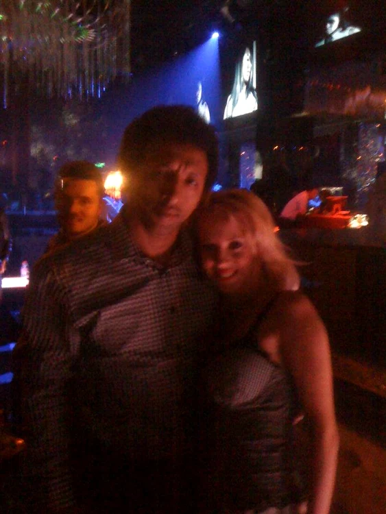 
    Larisa şi Kamara au petrecut până în zori într-un club din Capitală FOTO: Facebook  