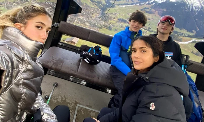 Salma Hayek, alaturi de fiica sa, Valentina, si de fiul ei vitreg, Augie, fiul fostului topmodel Linda Evangelista   Instagram jpg