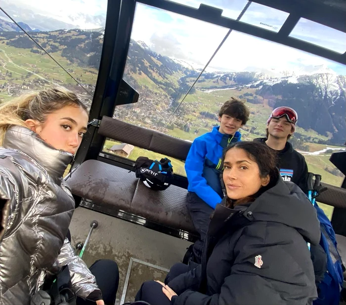 Salma Hayek, alaturi de fiica sa, Valentina, si de fiul ei vitreg, Augie, fiul fostului topmodel Linda Evangelista Instagram jpg