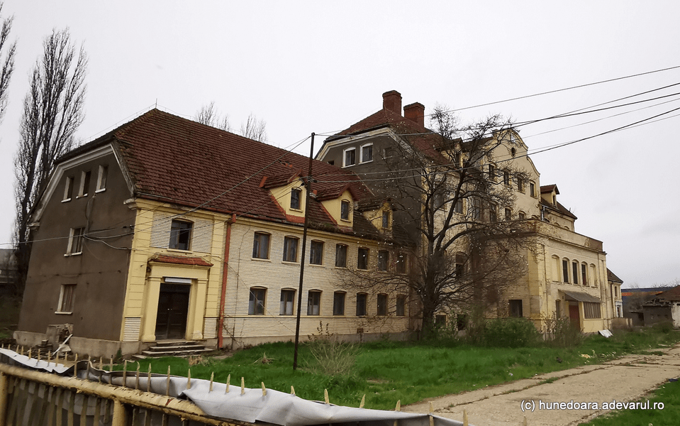 Clădire emblematică din Hunedoara anilor '50, salvată de la demolare. A devenit monument istoric VIDEO