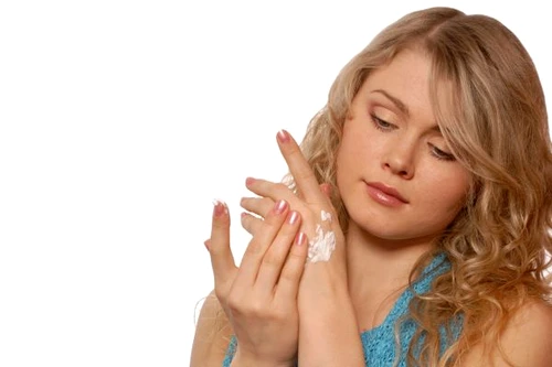Bicarbonatul de sodiu este un remediu excelent pentru tratarea negilor. www.clicksanatate.ro