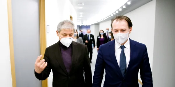 Dacian Ciolos alături de premierul Florin Citu