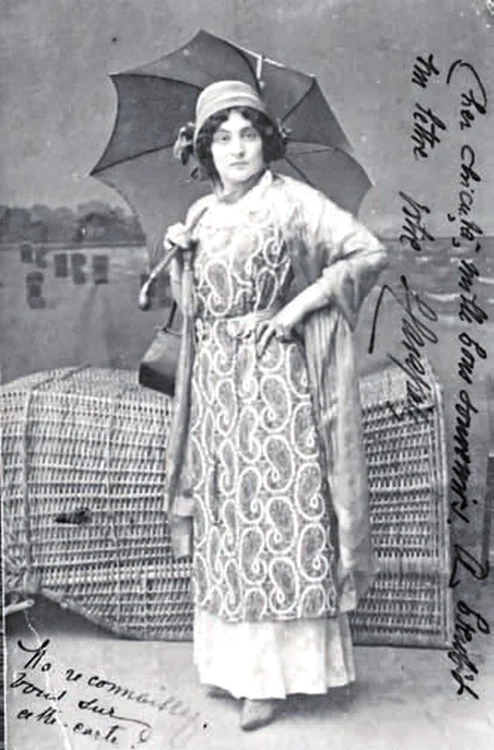 Fotografie de tinereţe a Alexandrinei, soţia lui Caragiale 