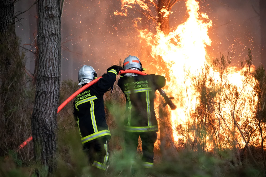 Pompierii se luptă cu flăcările în Girona:FOTO:EPA/EFE
