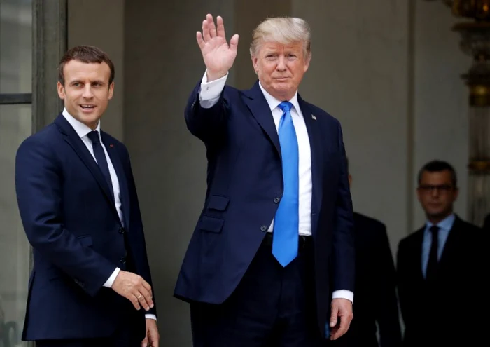 Emmanuel Macron (stânga) şi Donald Trump înainte de o întrevedere la Paris  FOTO AFP