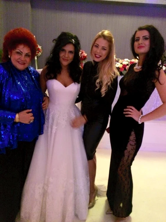 Elena Merişoreanu, alături de fiica ei, Raluca şi Roxana Nemeş