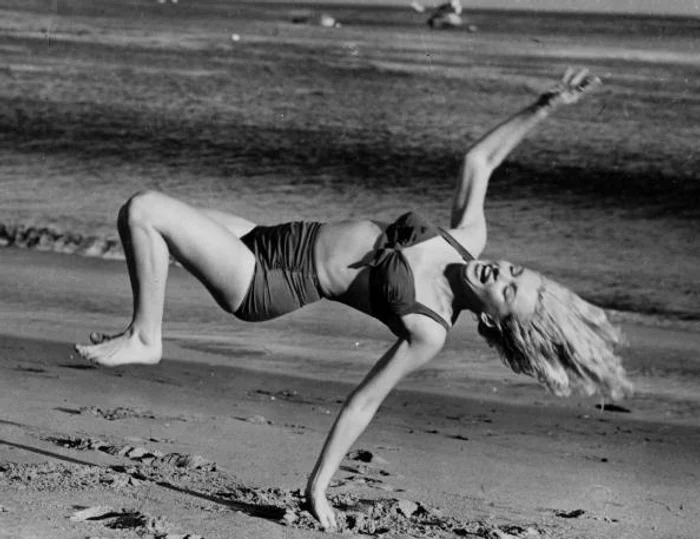 Costumul de baie feminin a evoluat mult de-a lungul deceniilorFoto Getty