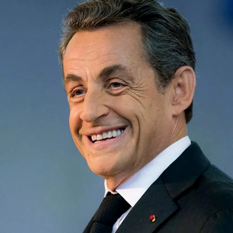 
    Nicolas Sarkozy este în pole-position pentru un nou mandat de preşedinte al FranţeiFoto Arhivă Personală  