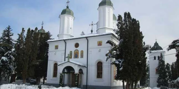 Consiliul Local cadoriseşte Biserica cu aproape 80.000 de lei.  Factura la căldură a Arhiepiscopiei Râmnicului