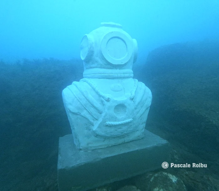 Statuia scafandrului scufundat SURSA Pascale Roibu