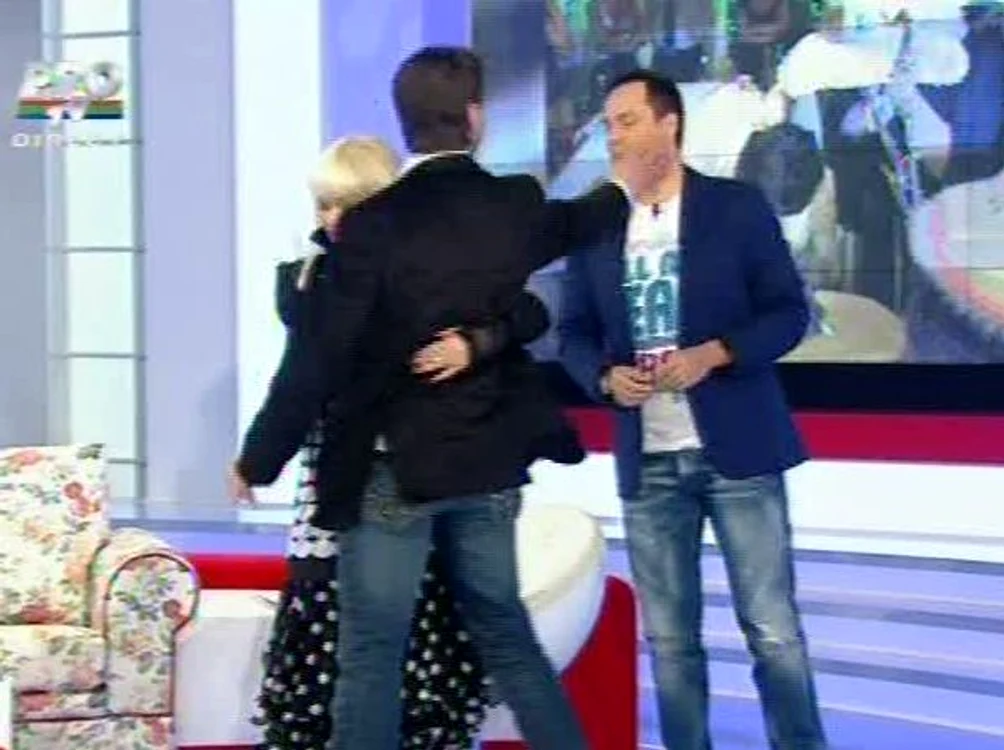 
    Măruţă a fost pălmuit de invitatul său  