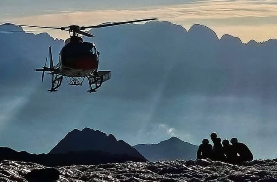Semnalele de alarmă ale turiștilor au trimis armata italiană în Dolomiți. Ce au găsit militarii în zonele unde se topesc ghețarii