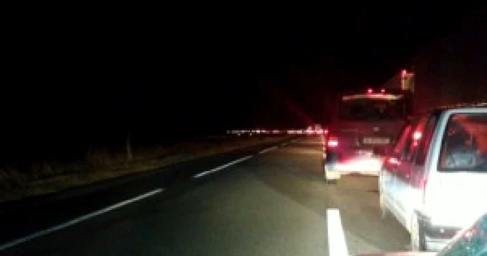 Şoferii care au avut drum pe DN 1A au rămas blocaţi în trafic miercuri seară (foto: arhivă)
