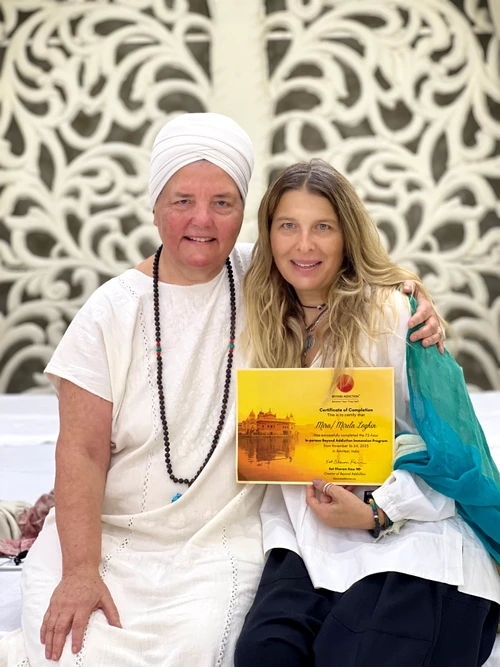 Alături de Sat Dharam, cu care a descoperit puterea vindecătoare a Kundalini Yoga